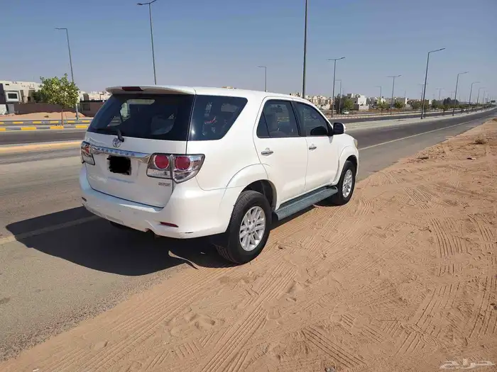 للبيع فورتشنر 2012 4 سلندر دبل 8