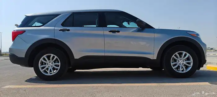 فورد إكسبلورر 2023   فئة Base   محرك 3.3L V6   دفع رباعي AWD 9