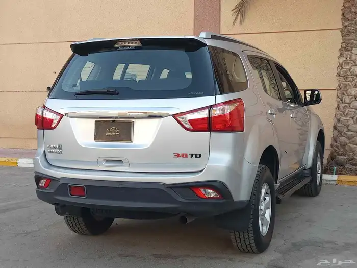 جيب ايسوزو ديماكس ( 2020 ) ديزل دبل اتوماتيك بحالة ممتازة 8