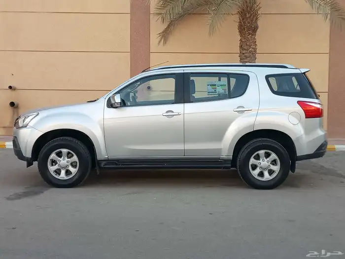 جيب ايسوزو ديماكس ( 2020 ) ديزل دبل اتوماتيك بحالة ممتازة 5