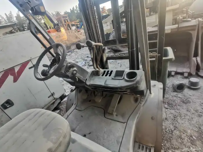 رافعة شوكية تيوتا 3 طن 1