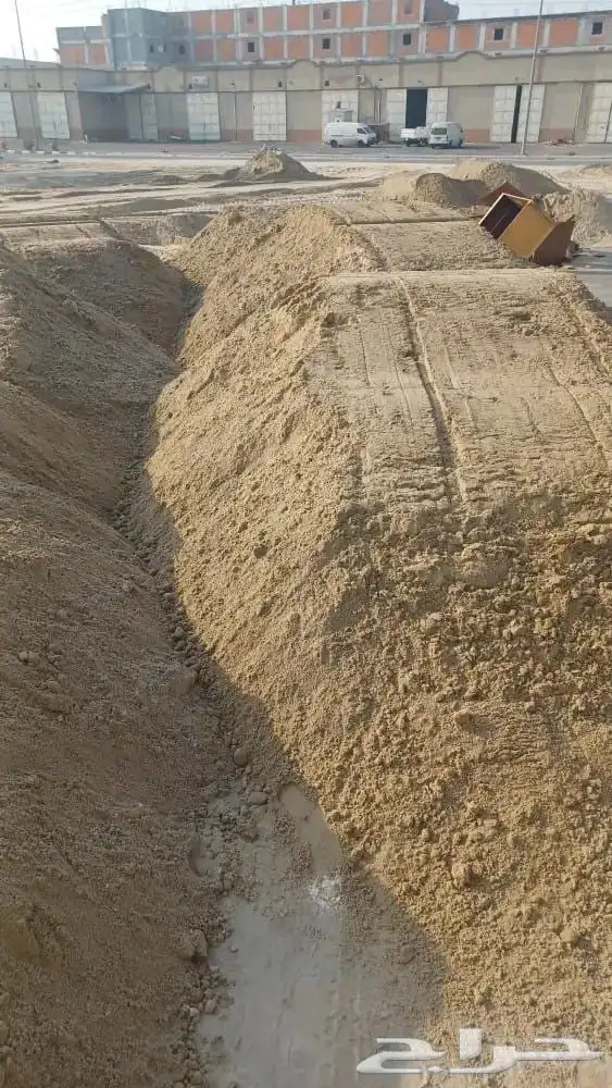 يوجد لدينا رمل مساح و دفان و ردم مواقع وحفر 3