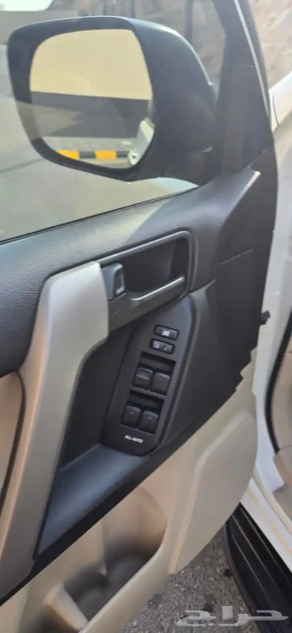 برادو 2011 ابيض لؤلؤي V6 نص فل 11