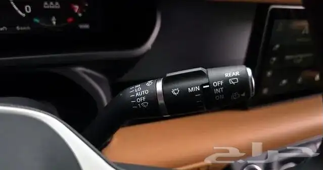 Defender (L663) 110 P300 X-Dynamic 11