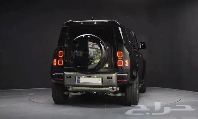 Defender (L663) 110 P300 X-Dynamic 1