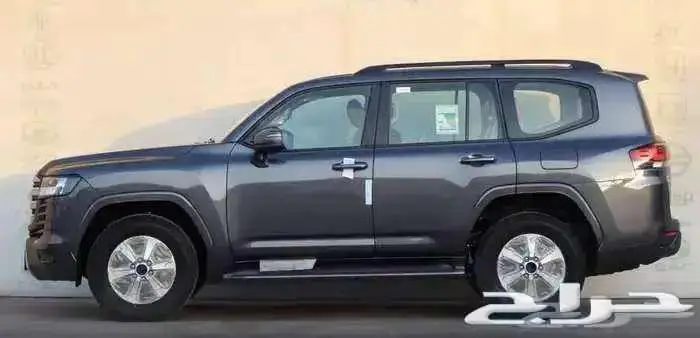 لاندكروزر L2 بنزين موديل 2025 حبه فقط لون ابيض و مادي 7