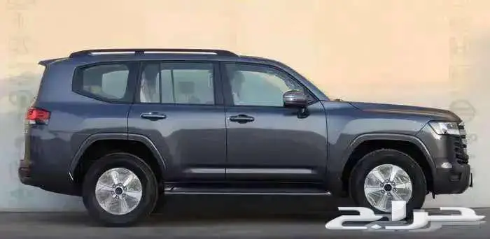 لاندكروزر L2 بنزين موديل 2025 حبه فقط لون ابيض و مادي 9