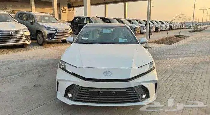 تويوتا كامري LE هايبرد 2025 8