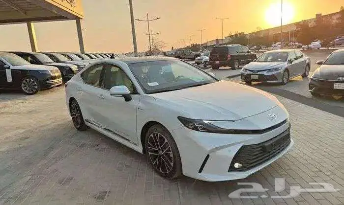 تويوتا كامري LE هايبرد 2025 10