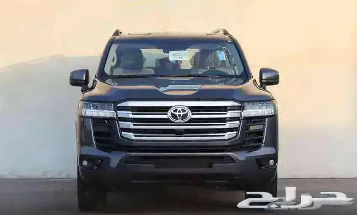 لاندكروزر L2 بنزين موديل 2025 حبه فقط لون ابيض و مادي 2