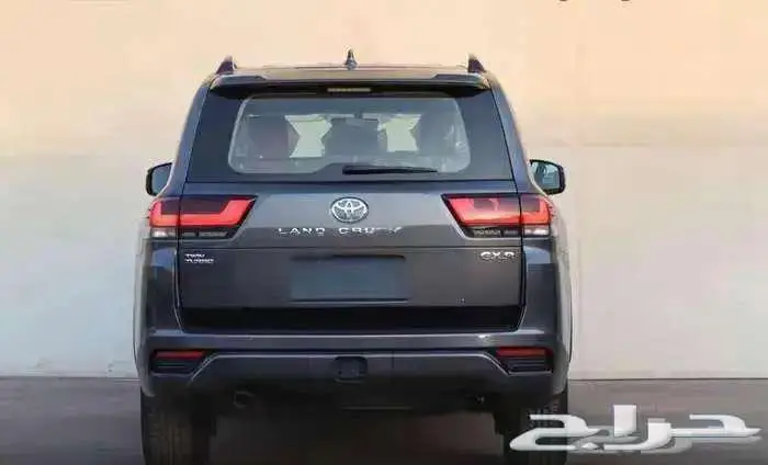 لاندكروزر L2 بنزين موديل 2025 حبه فقط لون ابيض و مادي 13