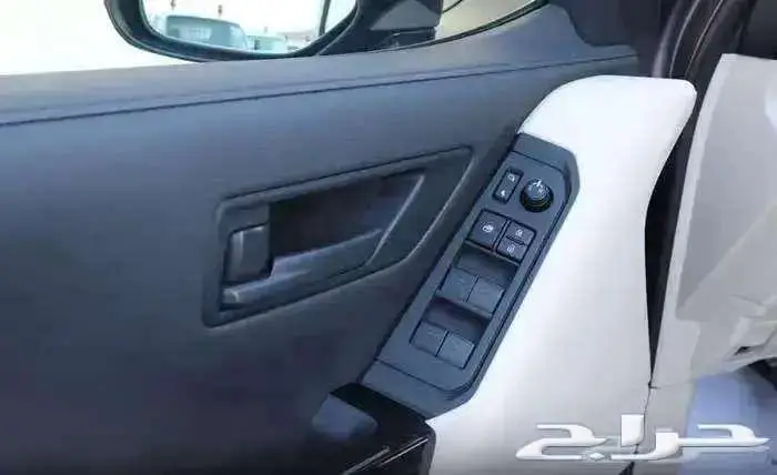 لاندكروزر L2 بنزين موديل 2025 حبه فقط لون ابيض و مادي 24