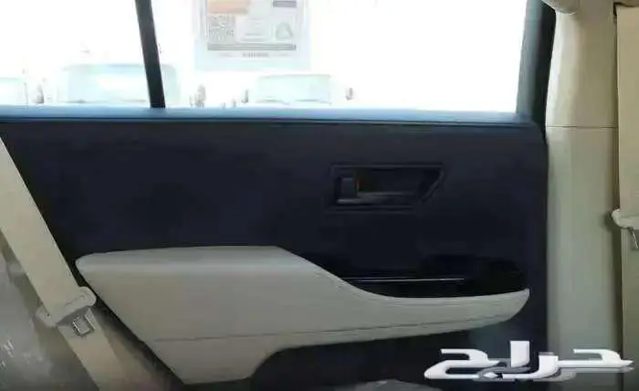 لاندكروزر L2 بنزين موديل 2025 حبه فقط لون ابيض و مادي 23