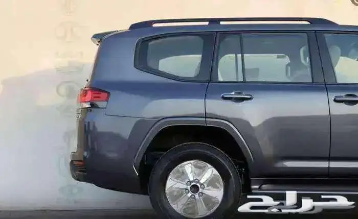 لاندكروزر L2 بنزين موديل 2025 حبه فقط لون ابيض و مادي 8