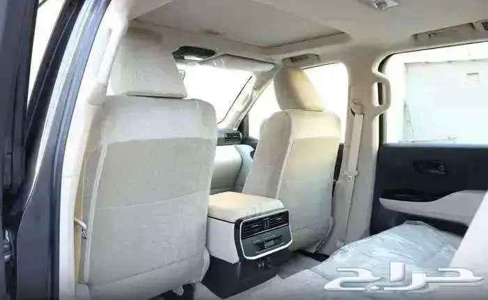 لاندكروزر L2 بنزين موديل 2025 حبه فقط لون ابيض و مادي 20