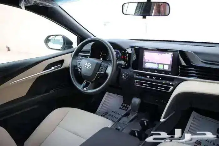 كامري E ستاندرد موديل 2025 بنزين حبه فقط لون ابيض لؤلؤي 8