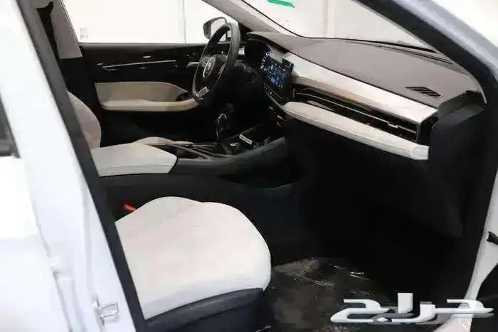 ام جى 5 الشكل الجديد 2025 6