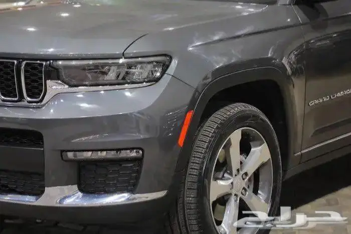 جيب جراند شيروكي ليمتد بانوراما جلد ستة سلندر موديل 2022 8