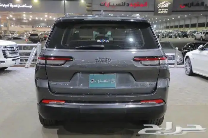 جيب جراند شيروكي ليمتد بانوراما جلد ستة سلندر موديل 2022 5