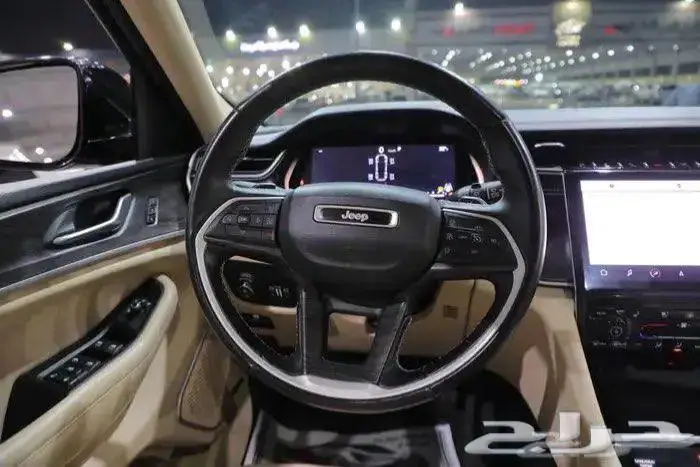 جيب جراند شيروكي ليمتد بانوراما جلد ستة سلندر موديل 2022 18