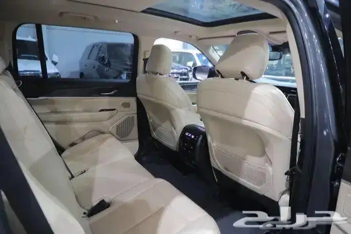 جيب جراند شيروكي ليمتد بانوراما جلد ستة سلندر موديل 2022 11