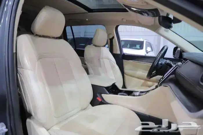 جيب جراند شيروكي ليمتد بانوراما جلد ستة سلندر موديل 2022 17