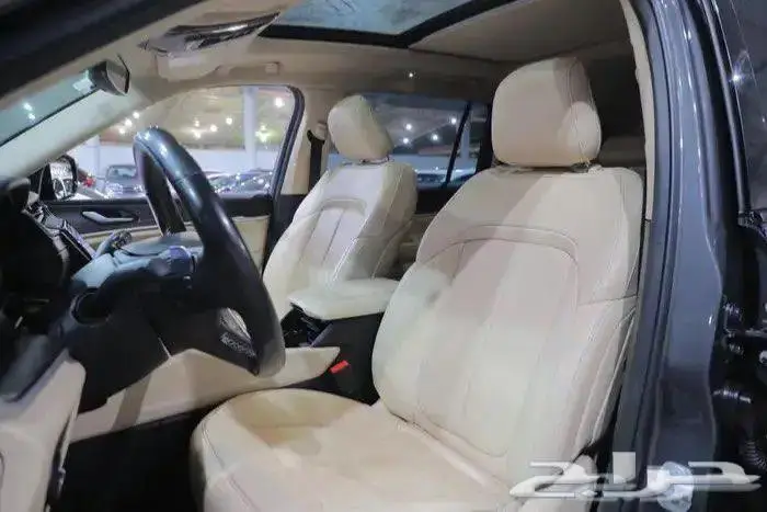 جيب جراند شيروكي ليمتد بانوراما جلد ستة سلندر موديل 2022 12