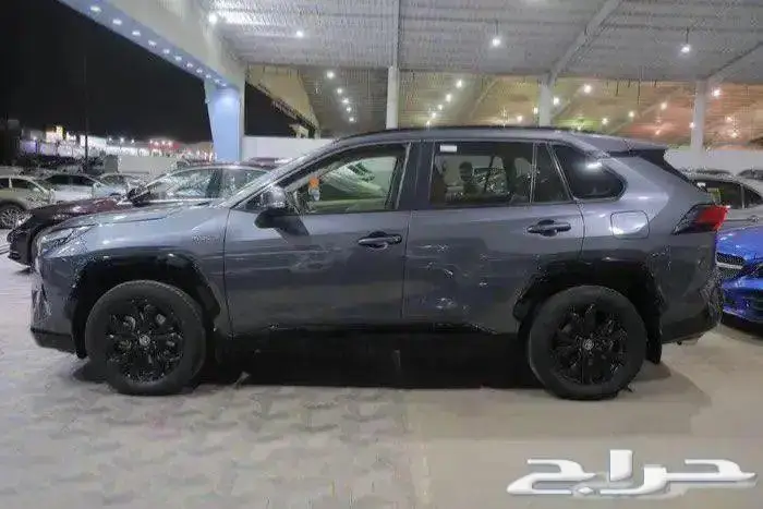 تويوتا راف فور XLE هايبرد فتحة سقف اربعة سلندر موديل 2024 4