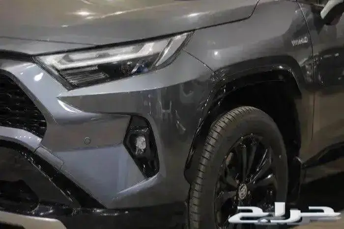 تويوتا راف فور XLE هايبرد فتحة سقف اربعة سلندر موديل 2024 8