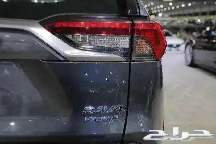 تويوتا راف فور XLE هايبرد فتحة سقف اربعة سلندر موديل 2024 6