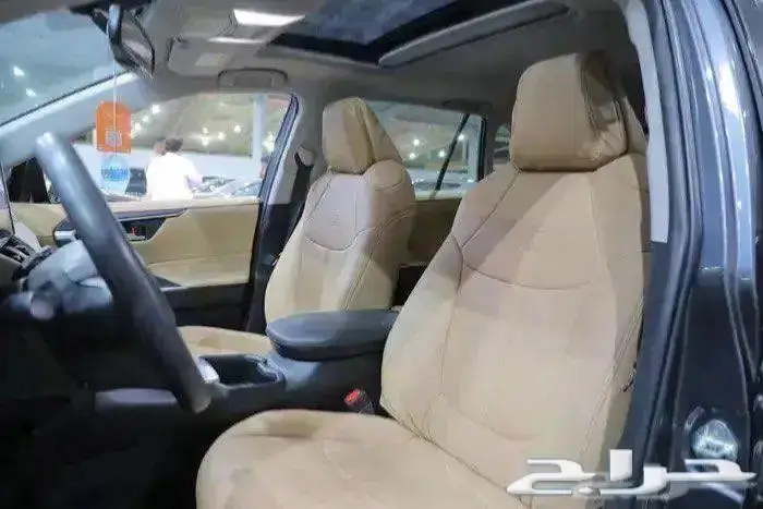 تويوتا راف فور XLE هايبرد فتحة سقف اربعة سلندر موديل 2024 17