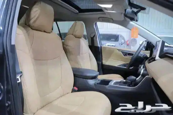 تويوتا راف فور XLE هايبرد فتحة سقف اربعة سلندر موديل 2024 10