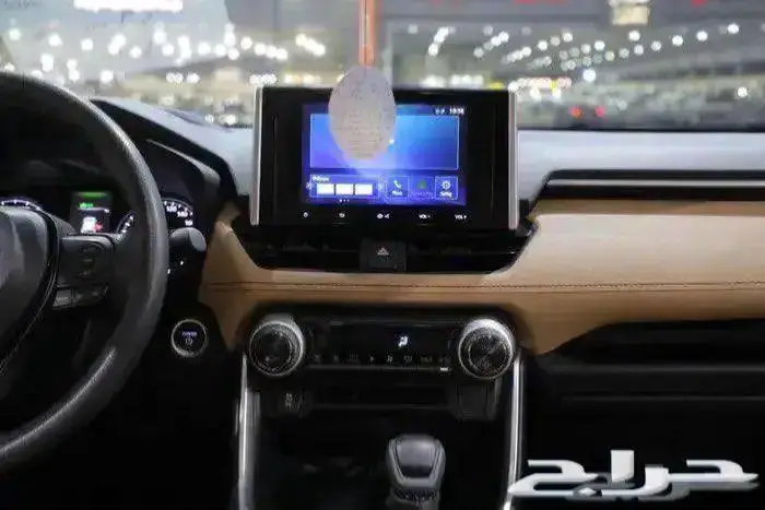 تويوتا راف فور XLE هايبرد فتحة سقف اربعة سلندر موديل 2024 15