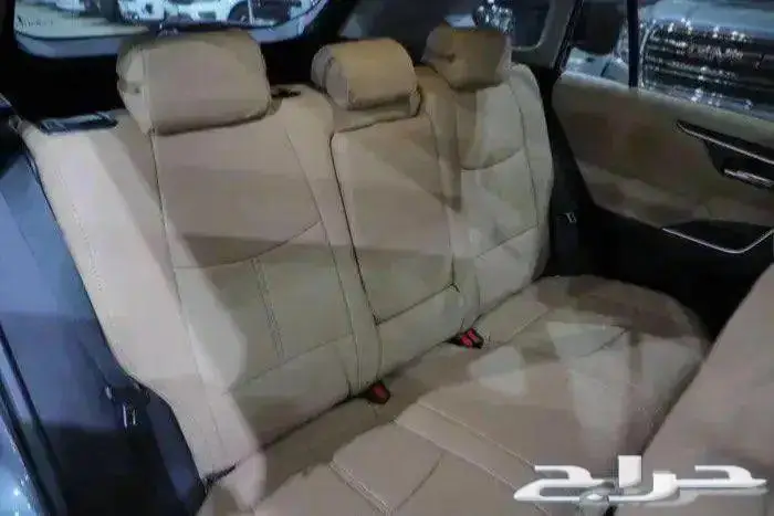 تويوتا راف فور XLE هايبرد فتحة سقف اربعة سلندر موديل 2024 11