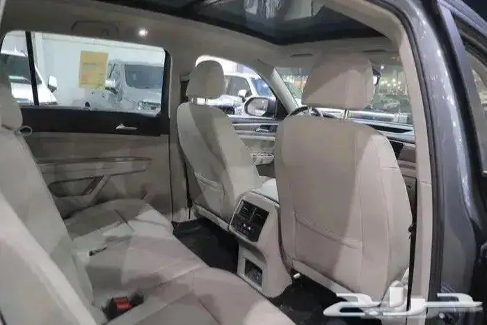 فولكس وأجن تيرامونت بانوراما جلد ستة سلندر موديل 2023 14