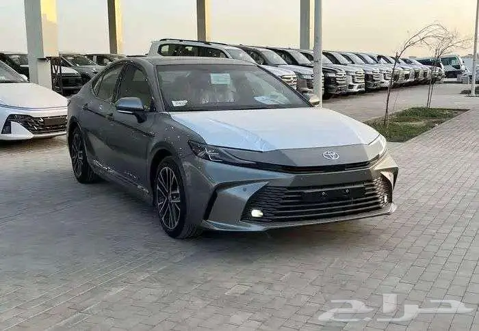 تويوتا كامري LE هايبرد 2025 2