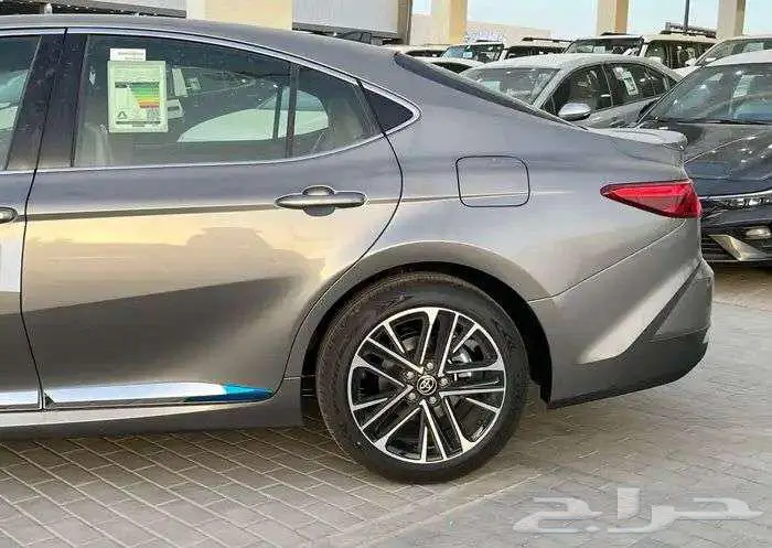 تويوتا كامري LE هايبرد 2025 3