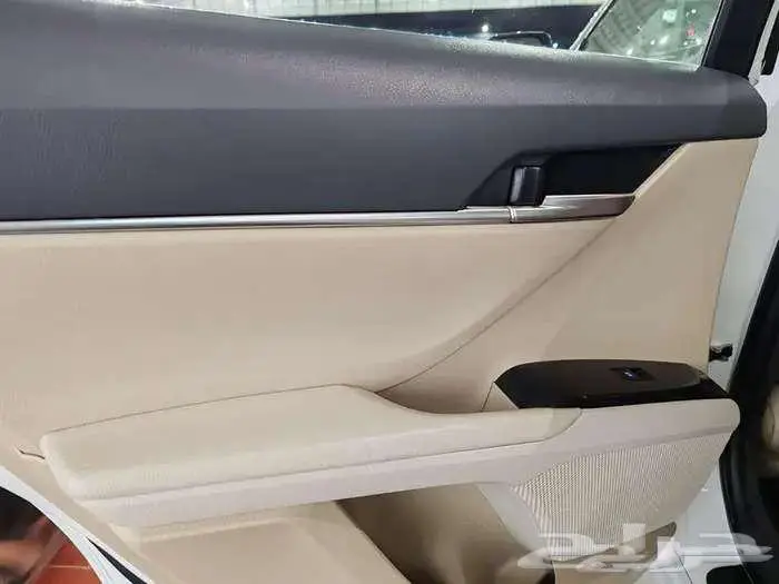 تويوتا كامريLE 2020 15