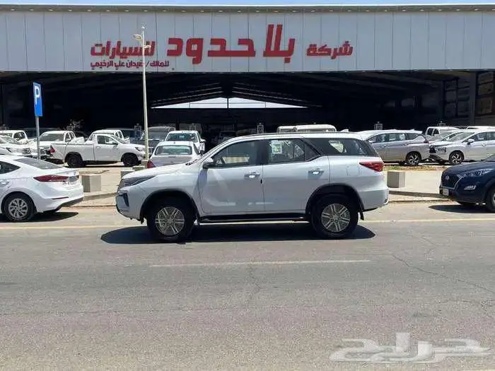 تويوتا فورتشنر GX2 دبل وبدون دبل بنزين 2025 بالنقد والتقسيط 3