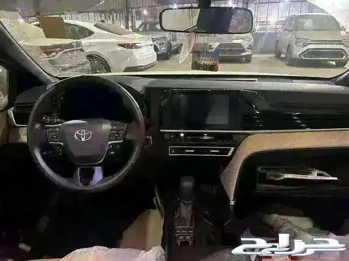 تويوتا كامرى E هايبرد 2025 2