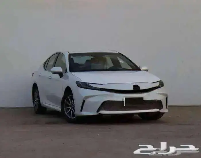 كامري E ستاندرد موديل 2025 بنزين حبه فقط لون ابيض لؤلؤي 0