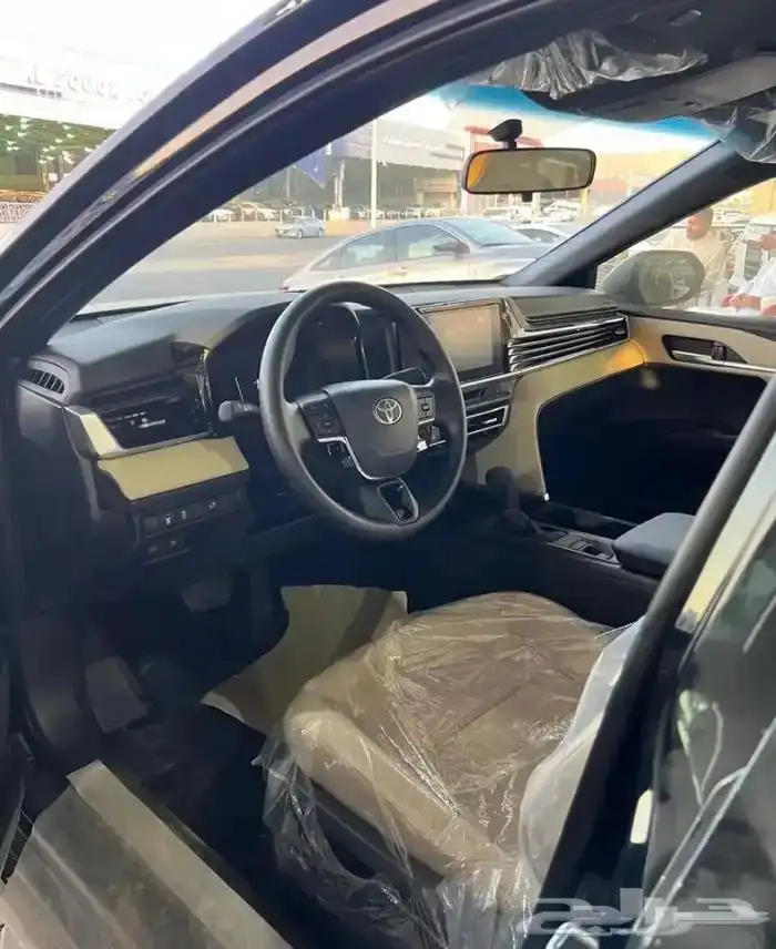 تايوتا كامري E 2025 بريمي بنزين 4