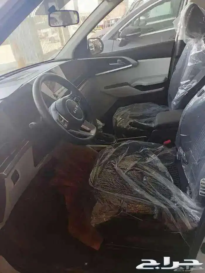 كيا كارينز LX موديل 2025 4