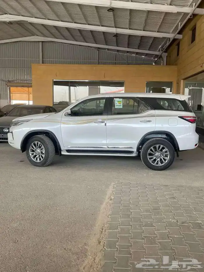 فورتشنر VX3 بنزين 6 سلندر فل كامل خليجي 2025 متوفر لدى الحسن 1