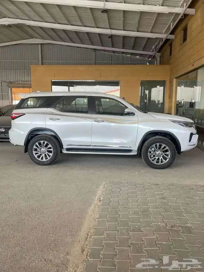 فورتشنر VX3 بنزين 6 سلندر فل كامل خليجي 2025 متوفر لدى الحسن 4