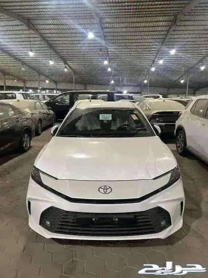 تويوتا كامرى E هايبرد 2025 0