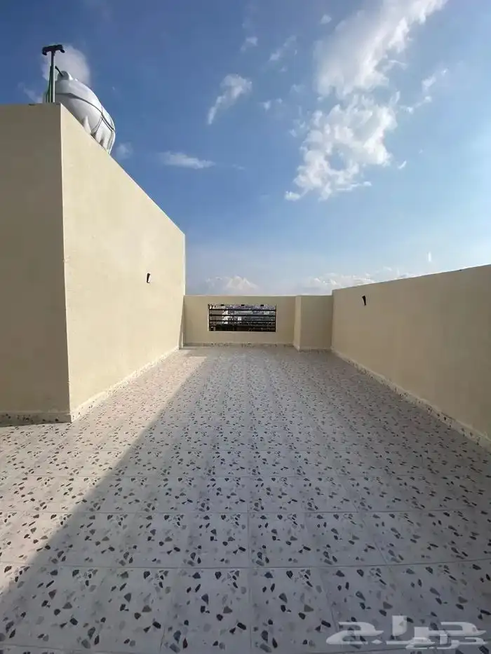 شقق علويه بدرج داخلي لسطح تشطيب ممتاز مقابل كوبري المطار 19