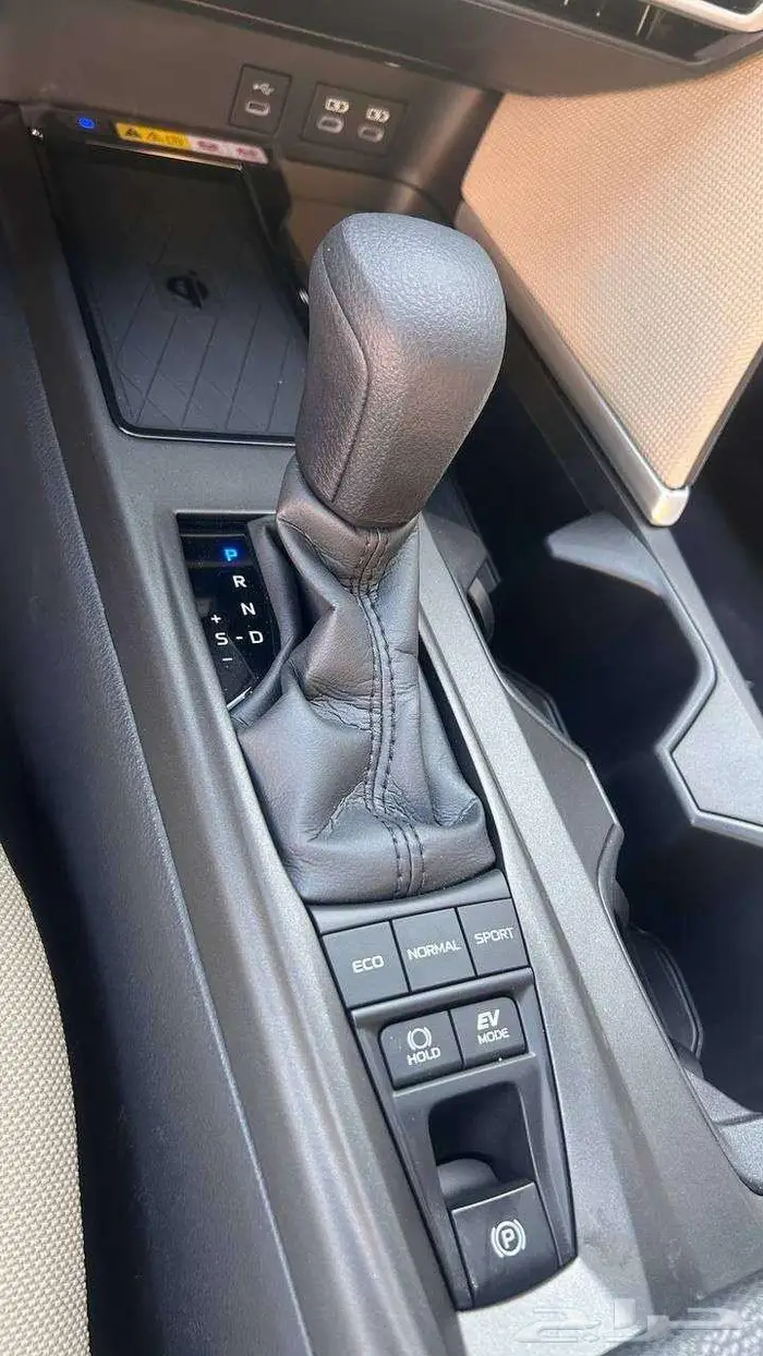 تويوتا كامري E ستاندر هايبرد 11