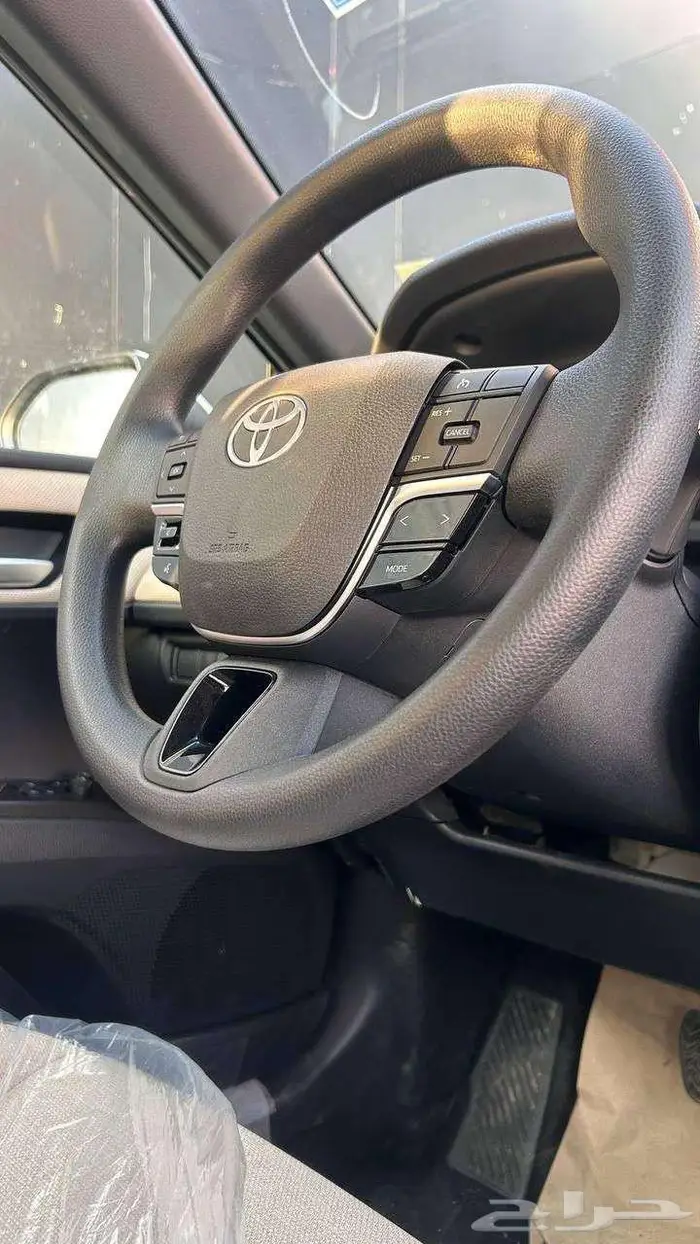 تويوتا كامري E ستاندر هايبرد 8