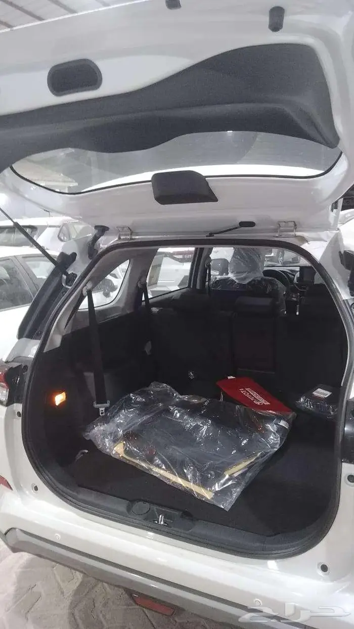 تويوتا فيلوز 2025 ابيض ورمادى 7